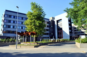 Woonzorgcentrum Van Zuylen-Rusthuis-Sint-Kruis-WZC-Van-Zuylen-gebouw.jpeg